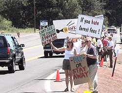 Demonstration in Bend against Fee Demo (c) 2002, Speik